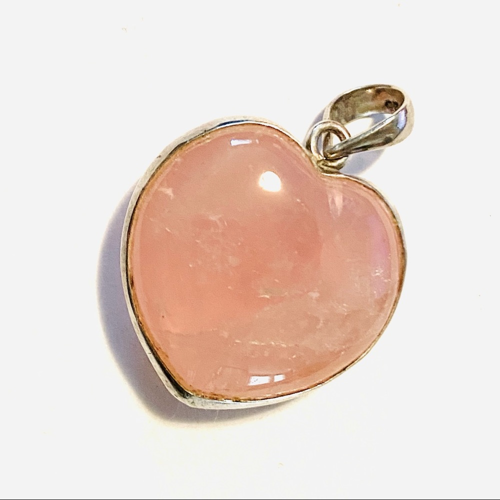 Beautiful heart shaped rose quartz 💗 encompassed by sterling silver neck charm